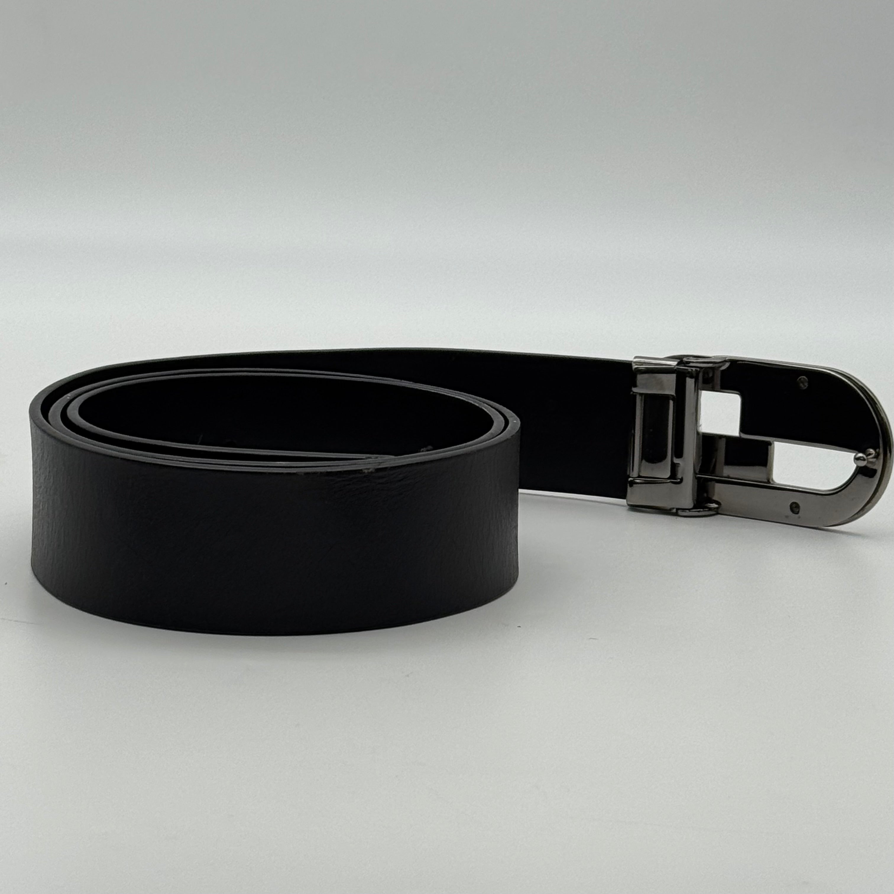 Gucci Black Leather Logo Buckle Belt Silver Hardware Made in Italy Authentic Pre-Owned