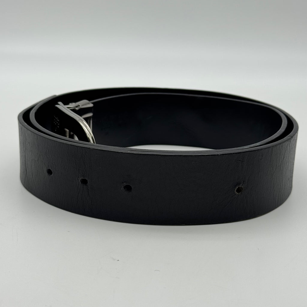 Gucci Black Leather Logo Buckle Belt Silver Hardware Made in Italy Authentic Pre-Owned