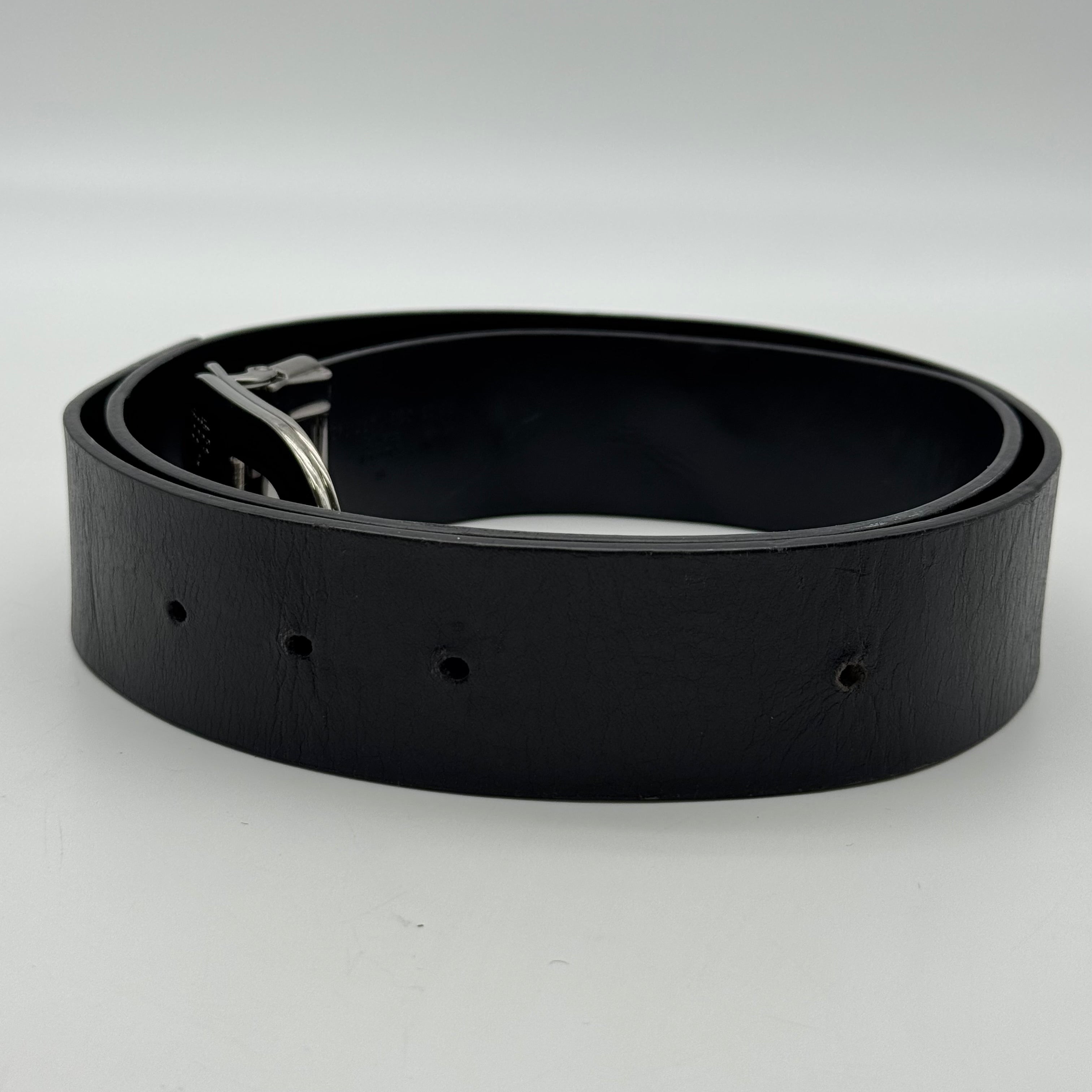 Gucci Black Leather Logo Buckle Belt Silver Hardware Made in Italy Authentic Pre-Owned