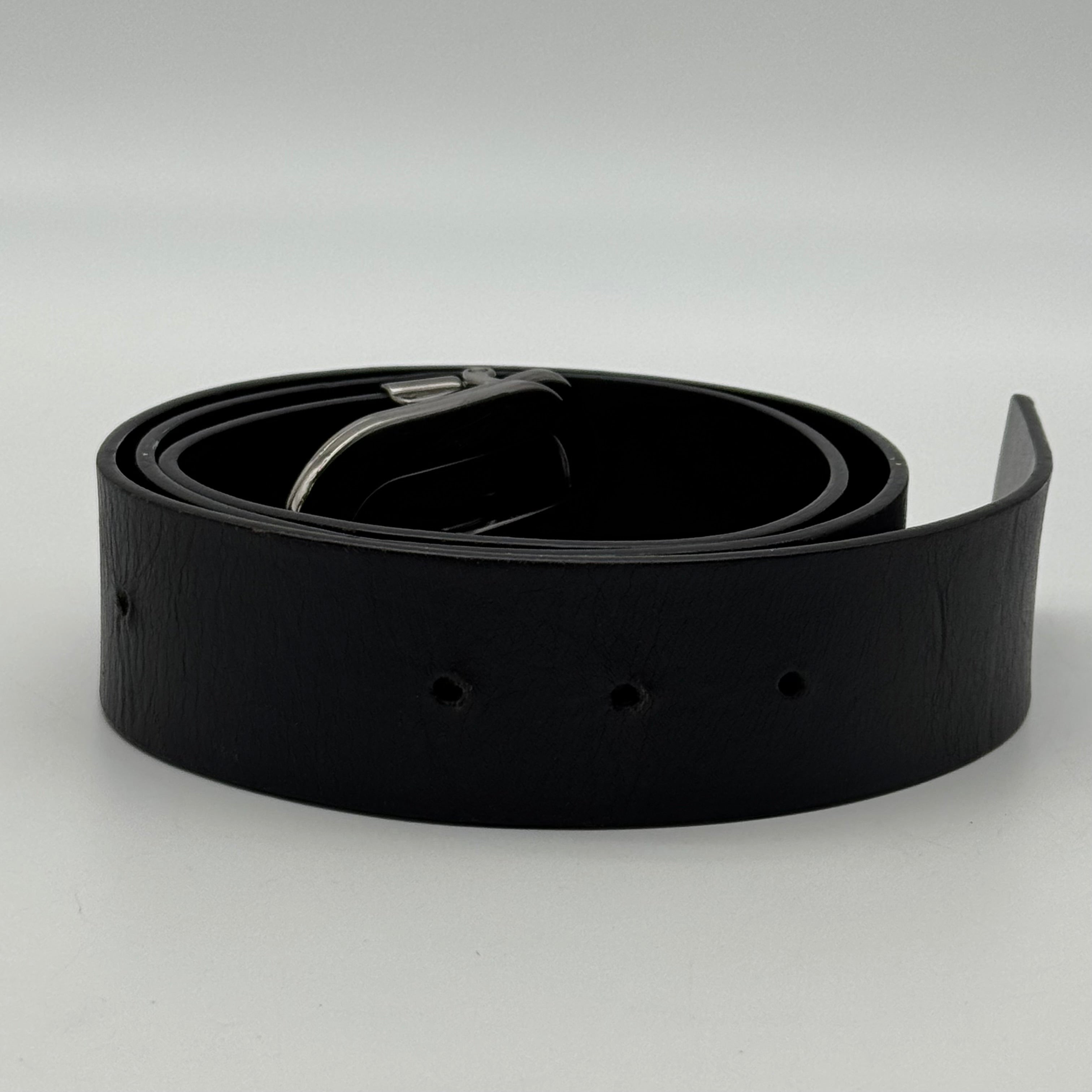 Gucci Black Leather Logo Buckle Belt Silver Hardware Made in Italy Authentic Pre-Owned