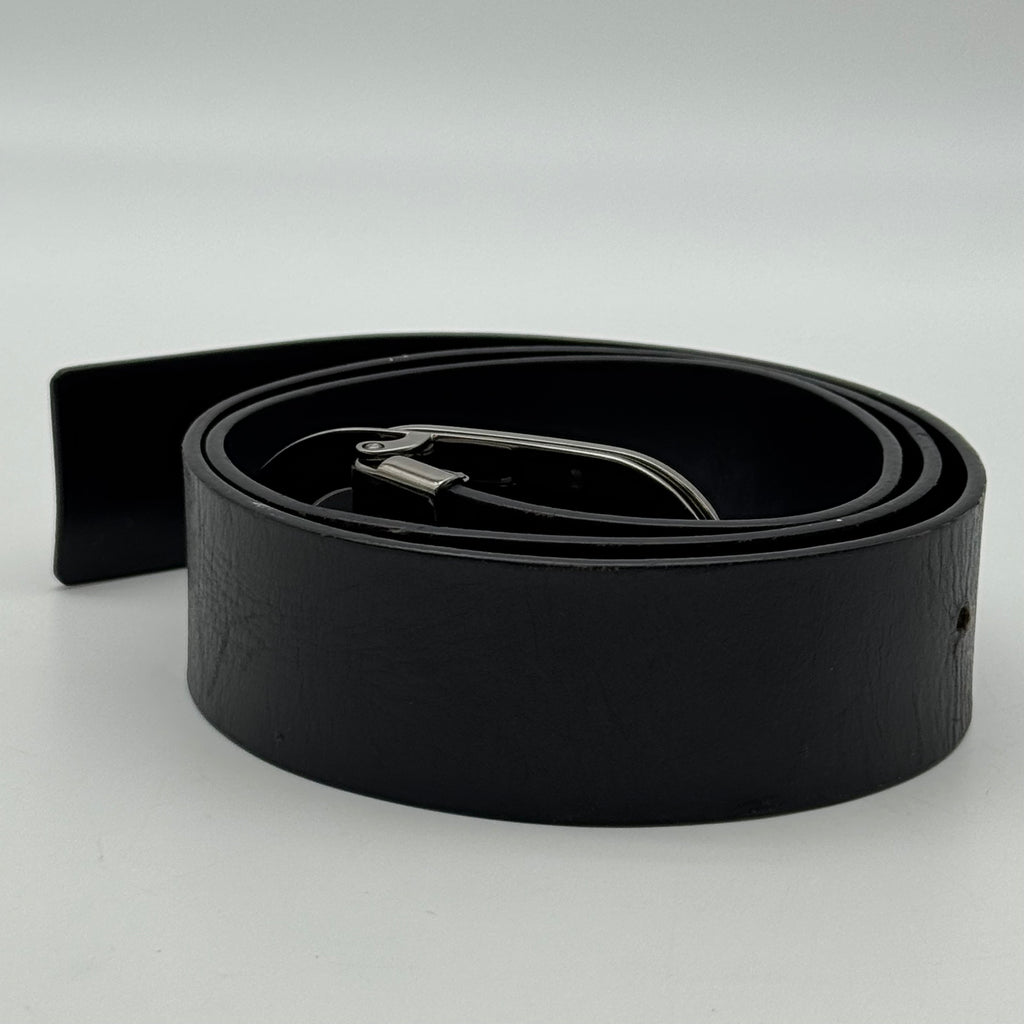 Gucci Black Leather Logo Buckle Belt Silver Hardware Made in Italy Authentic Pre-Owned
