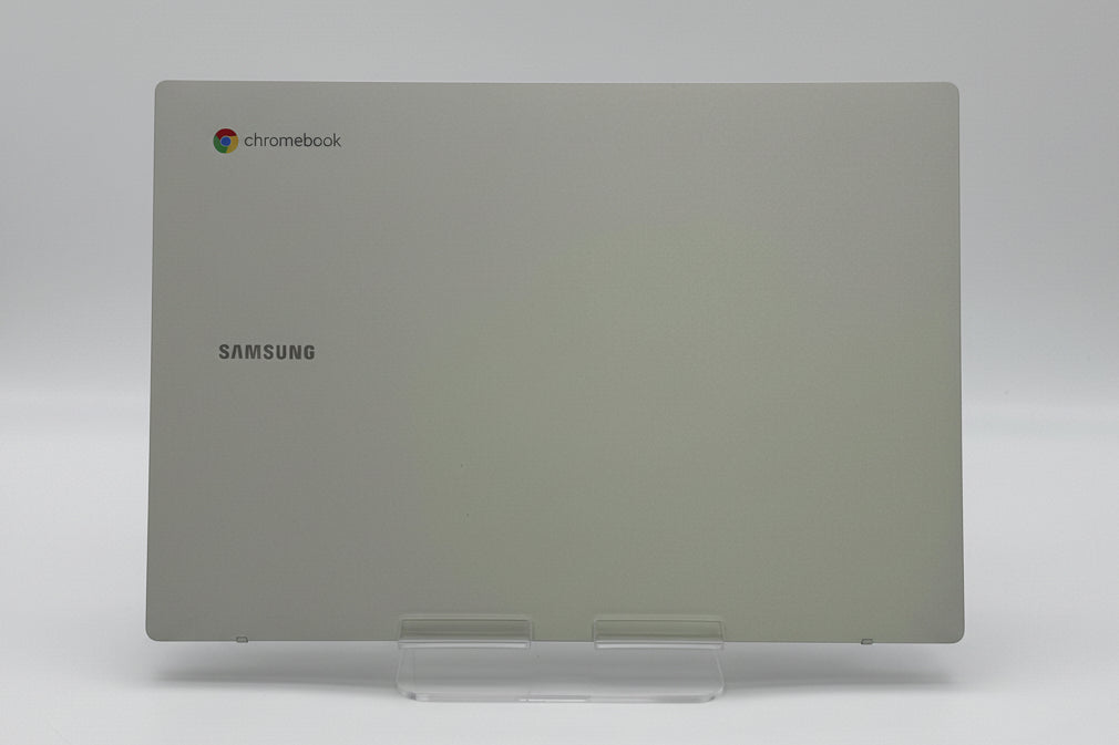Samsung Chromebook XE340XDA 14-inch Intel Celeron 4GB 32GB Silver + Case