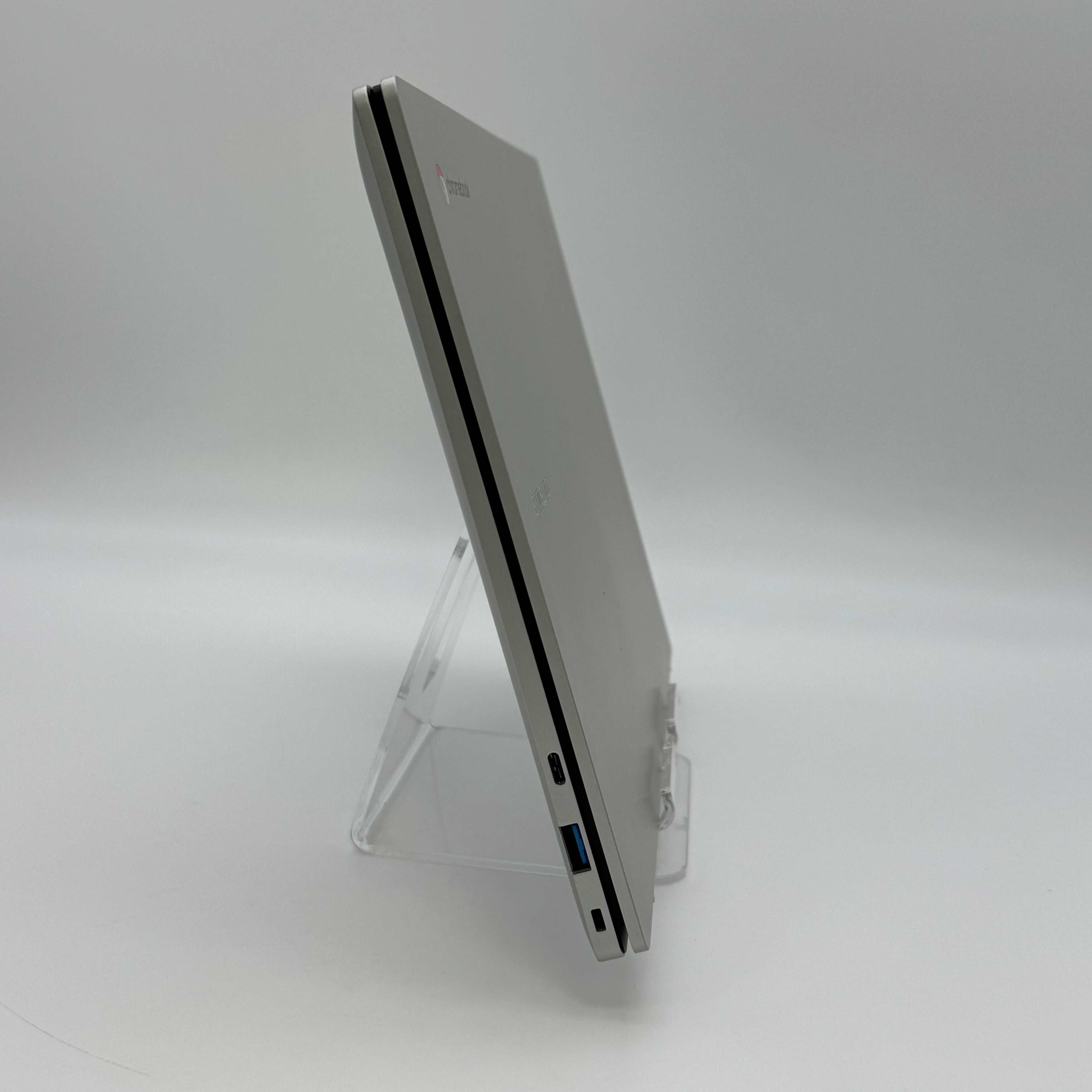 Samsung Chromebook XE340XDA 14-inch Intel Celeron 4GB 32GB Silver + Case