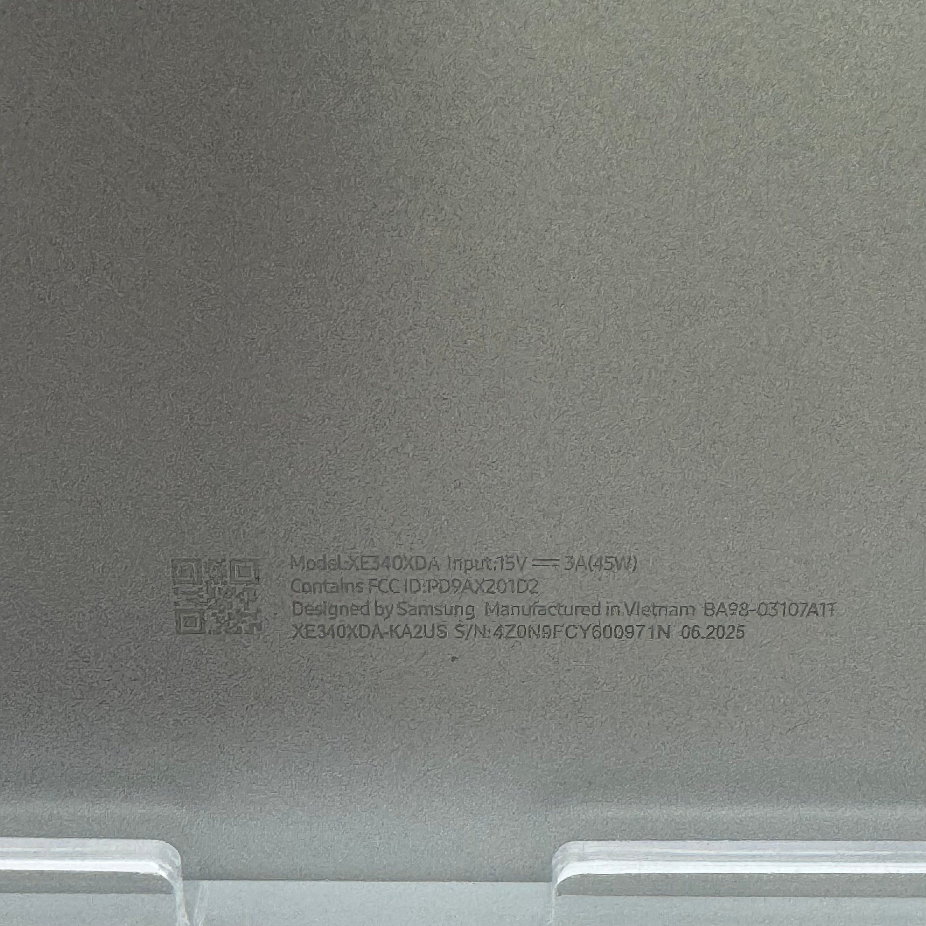 Samsung Chromebook XE340XDA 14-inch Intel Celeron 4GB 32GB Silver + Case