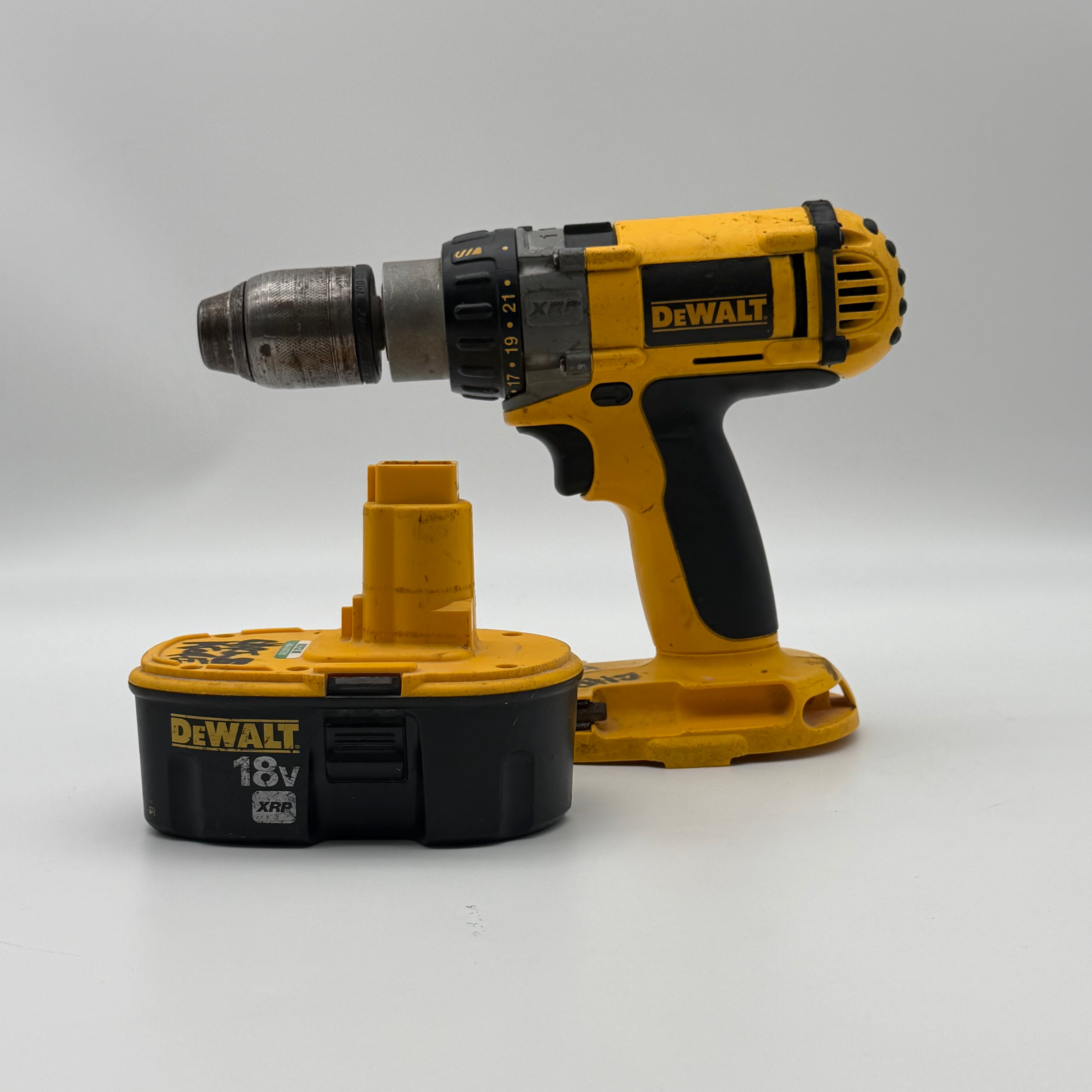 DeWalt DC987 Cordless Drill Bundle DC9096 Battery DW919 Flashlight - Tested