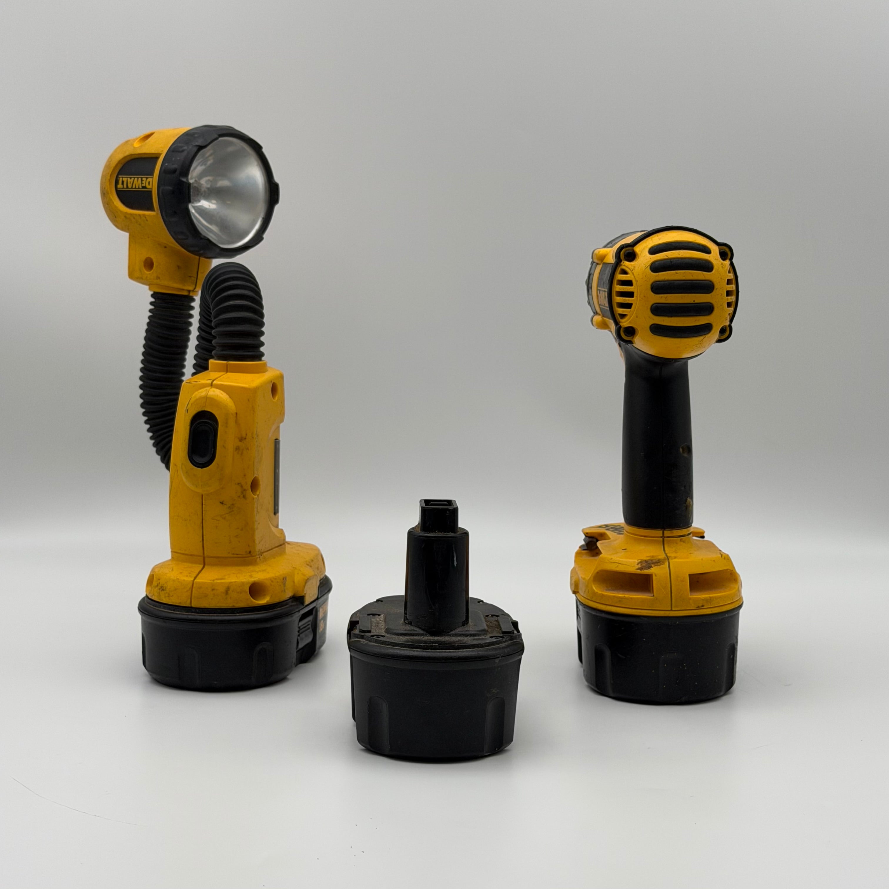 DeWalt DC987 Cordless Drill Bundle DC9096 Battery DW919 Flashlight - Tested