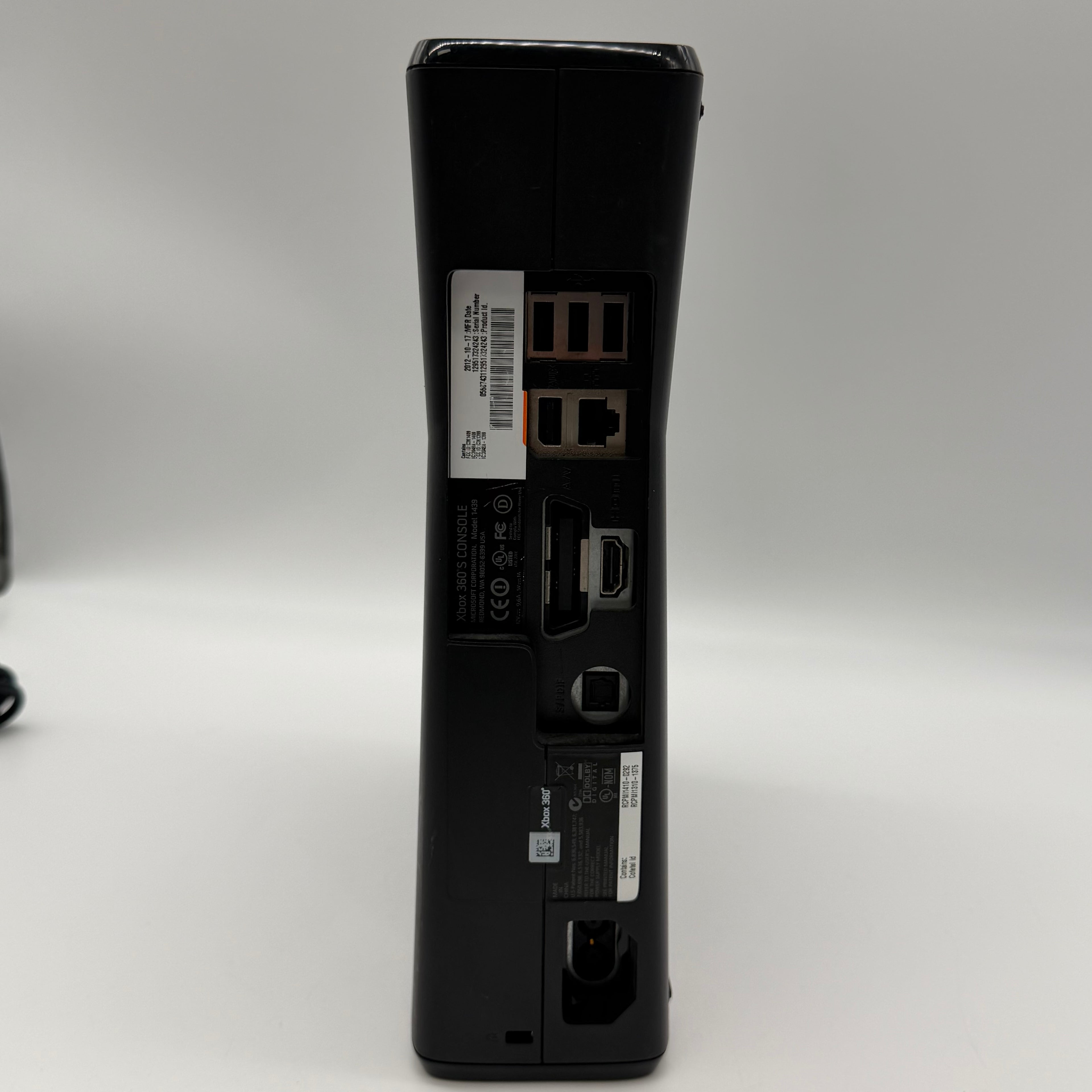Microsoft Xbox 360 S (1439) 2010 Black 4GB + Kinect Sensor + 4 Games