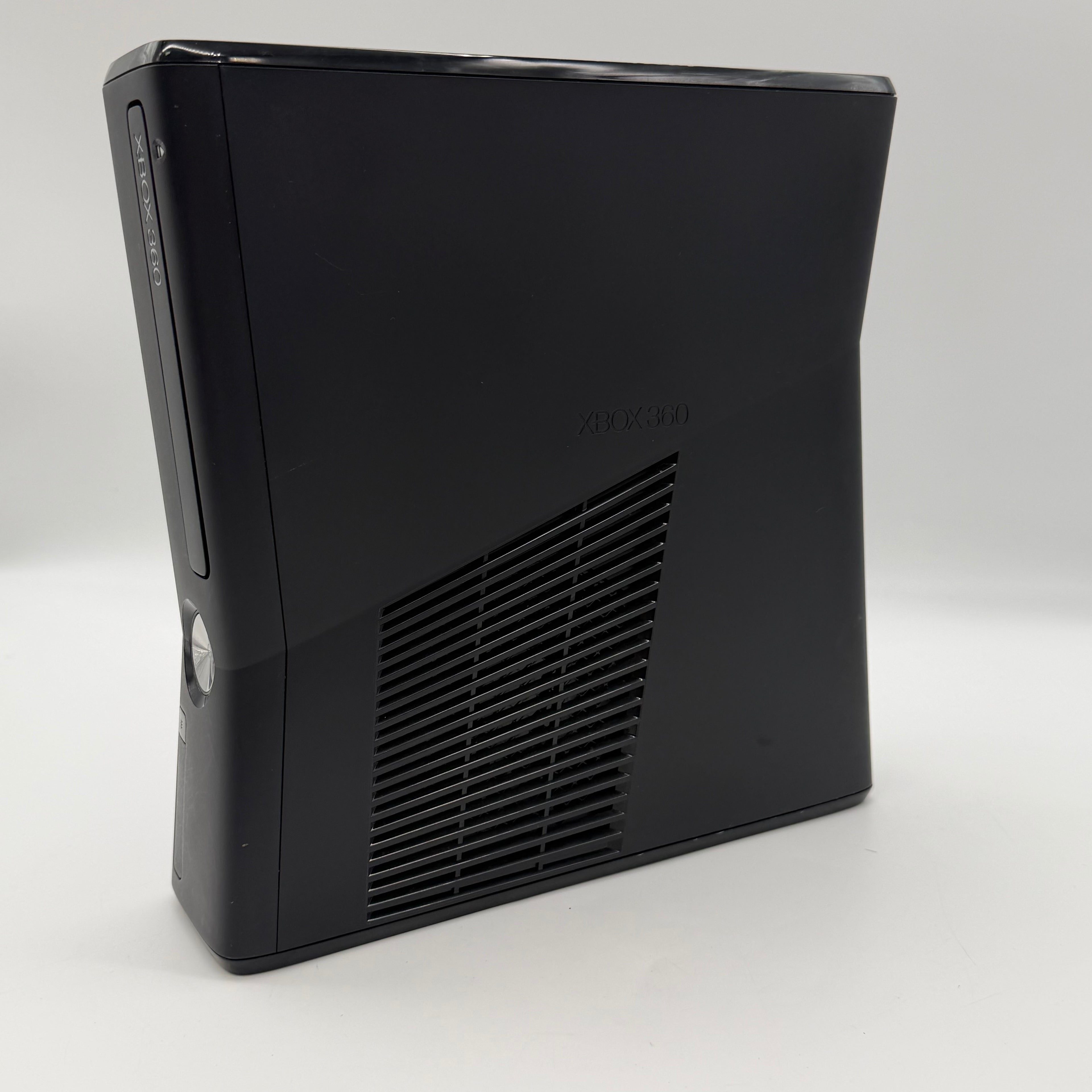 Microsoft Xbox 360 S (1439) 2010 Black 4GB + Kinect Sensor + 4 Games