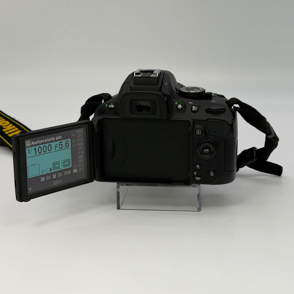 Nikon D5100 16.2MP Digital SLR Camera w/ AF-S VR 18-55mm and Bag