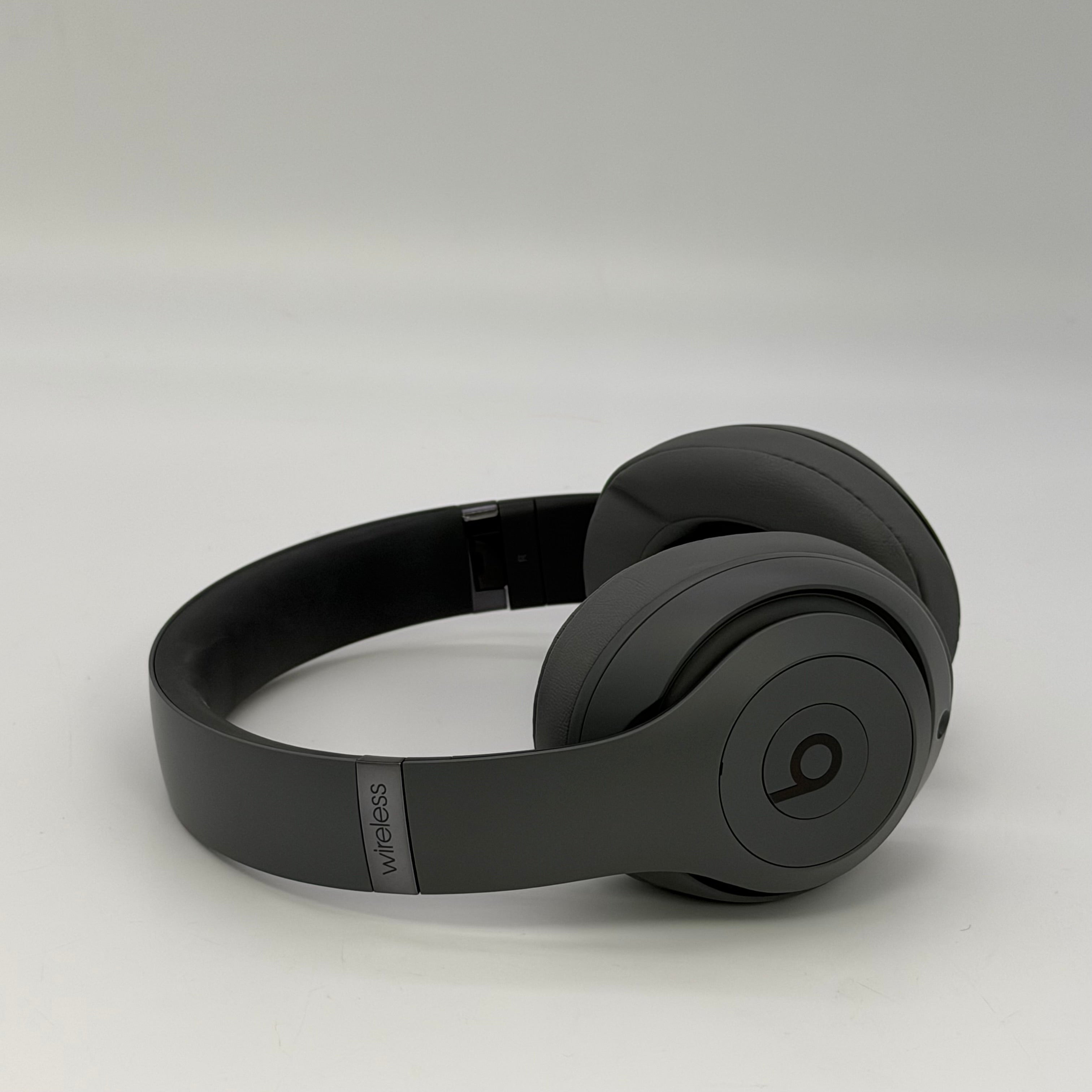 Beats by Dr. Dre Studio3 Wireless Over-Ear Headphones Gray