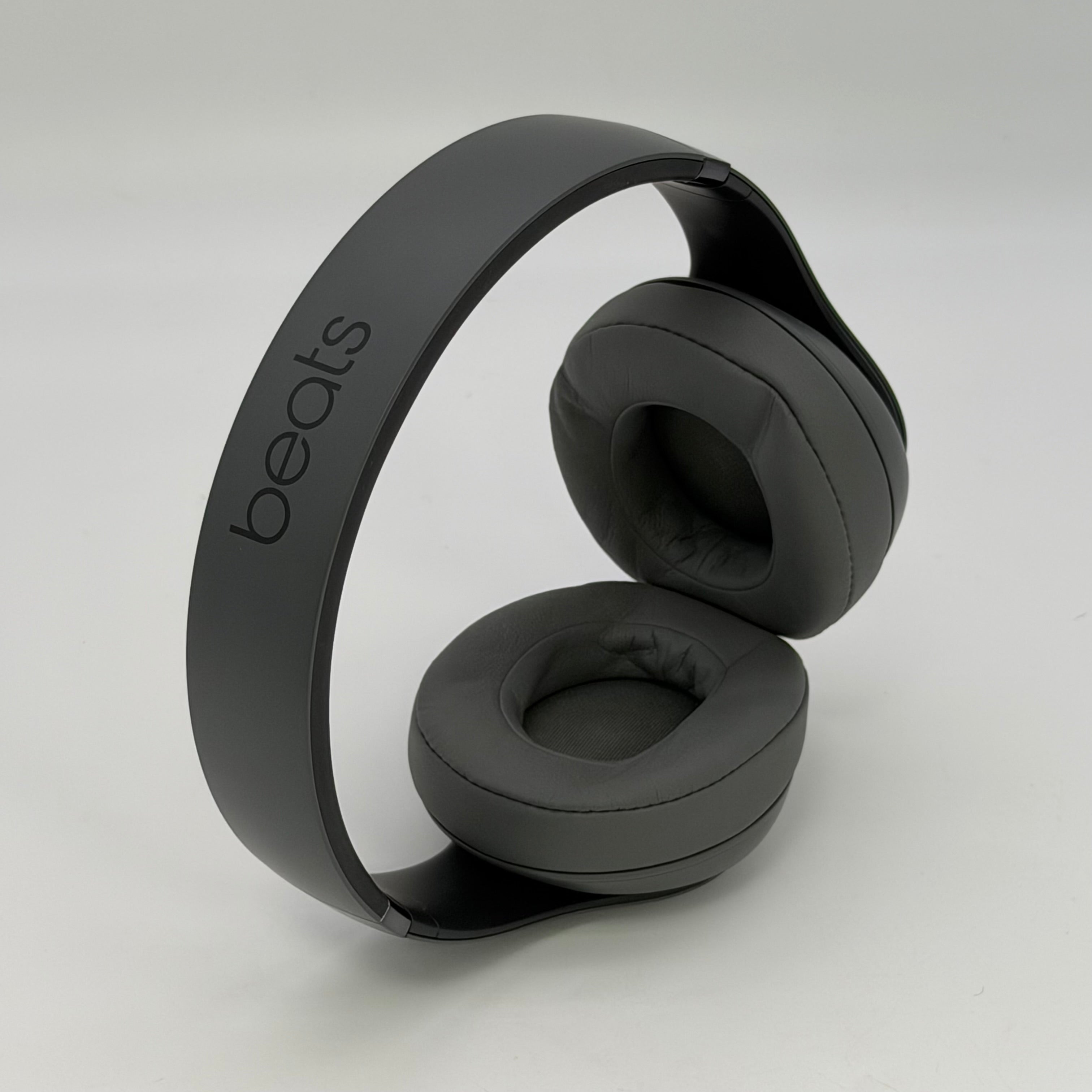 Beats by Dr. Dre Studio3 Wireless Over-Ear Headphones Gray