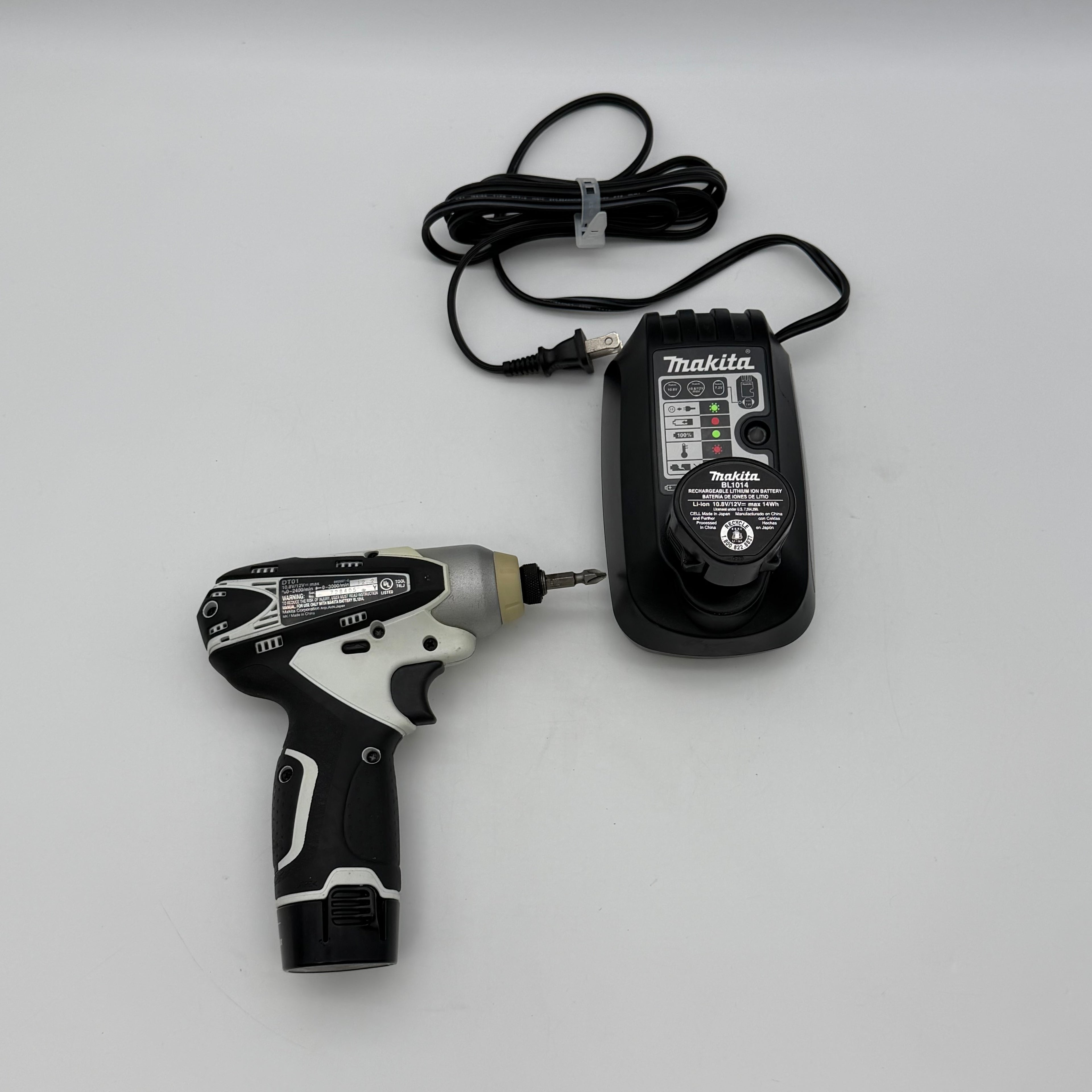 Makita DT01 7.2V Cordless Impact Driver Kit w/ Charger & 2 BL1014 Battery Tested