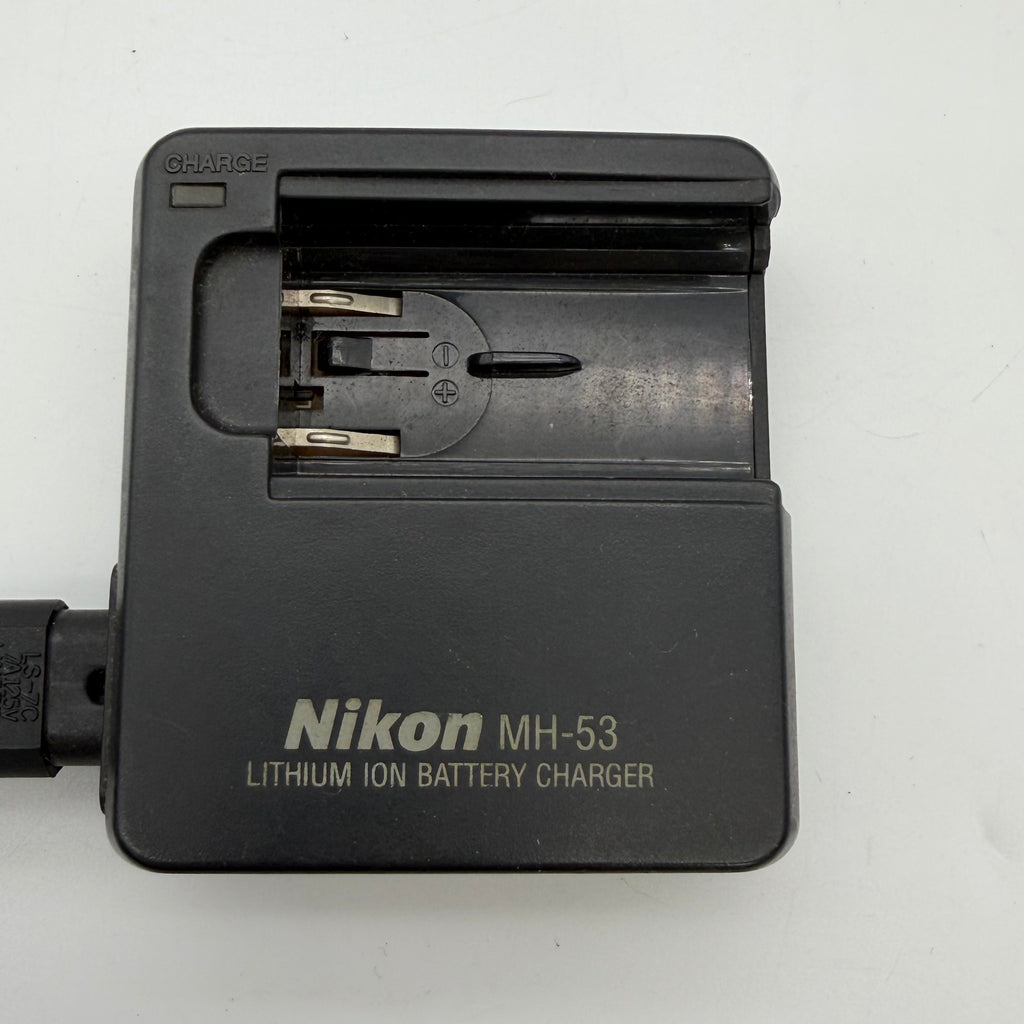 Nikon COOLPIX 5000 5.0MP - Untested