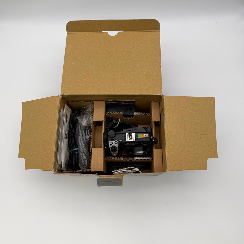 Nikon COOLPIX 5000 5.0MP - Untested