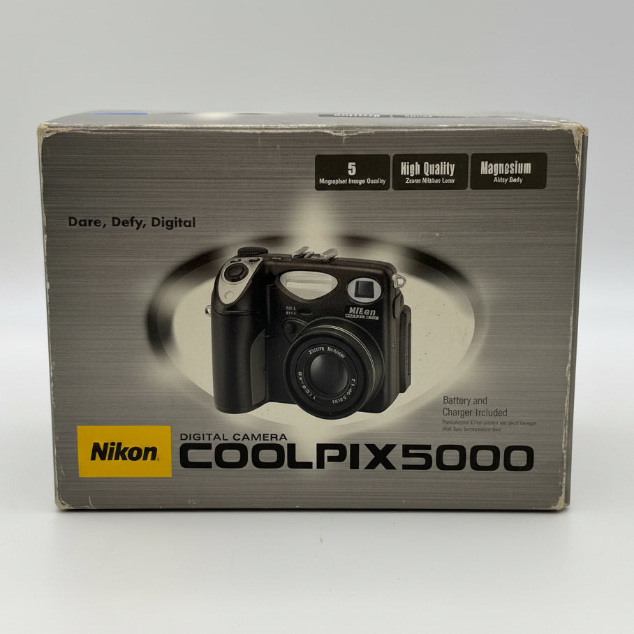 Nikon COOLPIX 5000 5.0MP - Untested